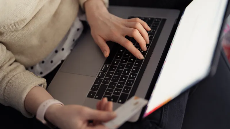 Online oplichting herkennen en bewijzen — zo beschermt u uzelf